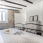 Tinel Longo, For Up To 8, Center, Bbq, Terrace Villa