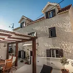 Tinel Longo, For Up To 8, Center, Bbq, Terrace