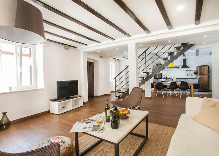 Tinel Longo, For Up To 8, Center, Bbq, Terrace Villa *