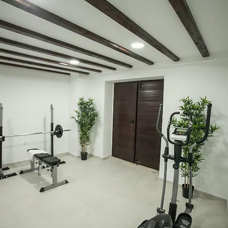 Villa Tinel Longo, For Up To 8, Center, Bbq, Terrace