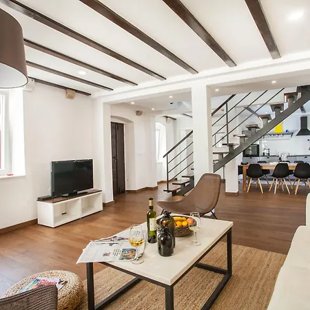 Tinel Longo, For Up To 8, Center, Bbq, Terrace Villa *