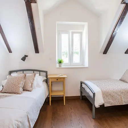 Tinel Longo, For Up To 8, Center, Bbq, Terrace