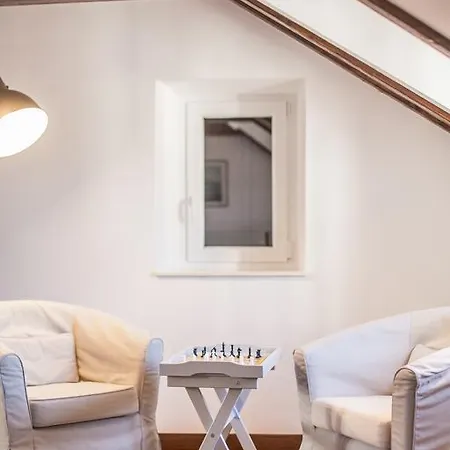 Tinel Longo, For Up To 8, Center, Bbq, Terrace فيلة *