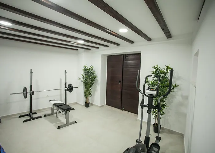 Villa Tinel Longo, For Up To 8, Center, Bbq, Terrace