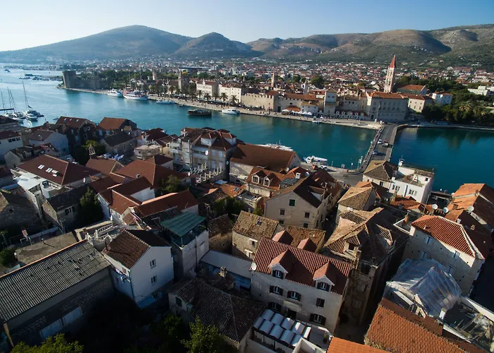 Villa Tinel Longo, For Up To 8, Center, Bbq, Terrace Trogir