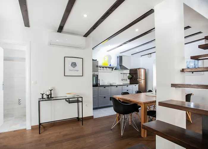 Villa Tinel Longo, For Up To 8, Center, Bbq, Terrace *