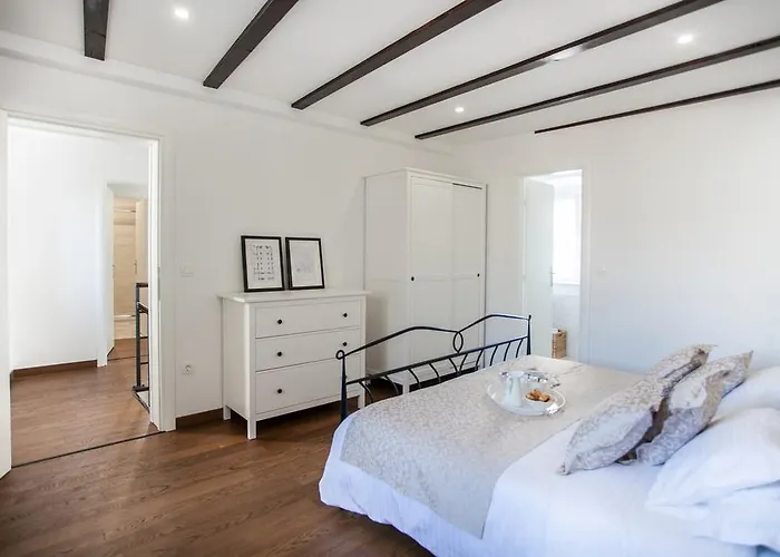 Tinel Longo, For Up To 8, Center, Bbq, Terrace Villa *