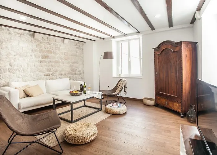 Villa Tinel Longo, For Up To 8, Center, Bbq, Terrace *