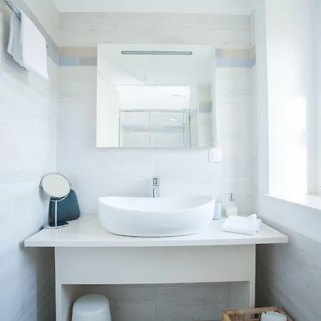 Tinel Longo, For Up To 8, Center, Bbq, Terrace *