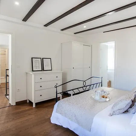 Tinel Longo, For Up To 8, Center, Bbq, Terrace ヴィラ *