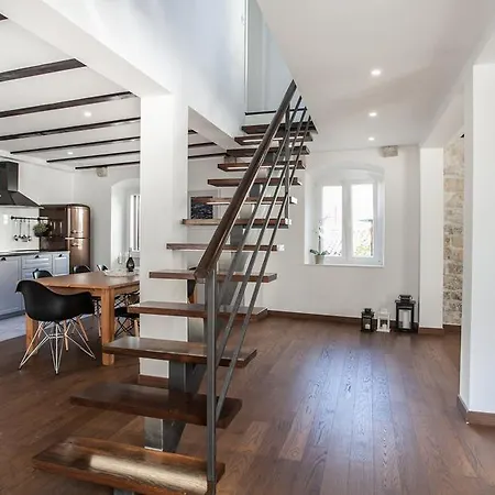 ヴィラ Tinel Longo, For Up To 8, Center, Bbq, Terrace トロギール